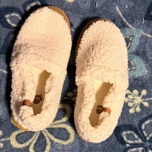 Acorn White Fleece Kids Slippers